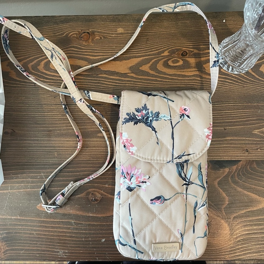 Vera Bradley Carson Cellphone Strawflowers
